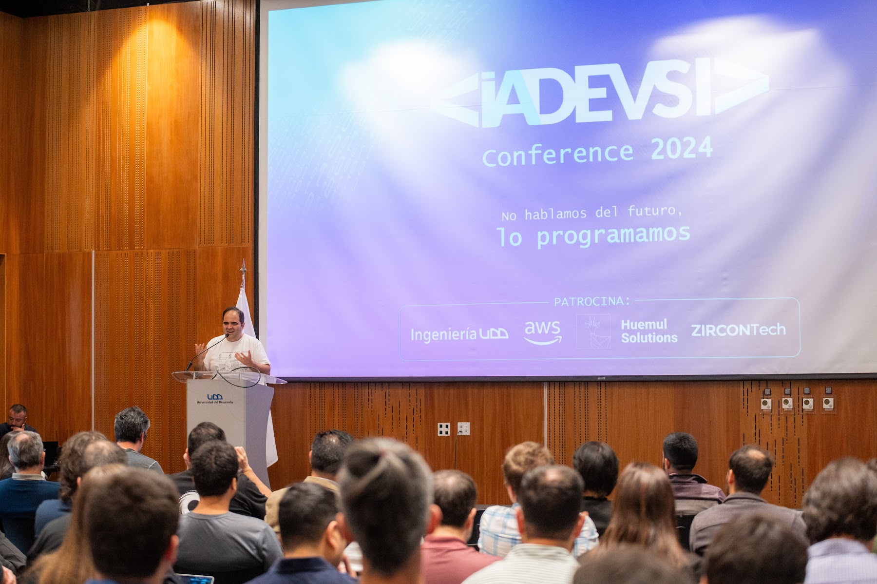 Foto 14 de Conferencia IADevs 2024