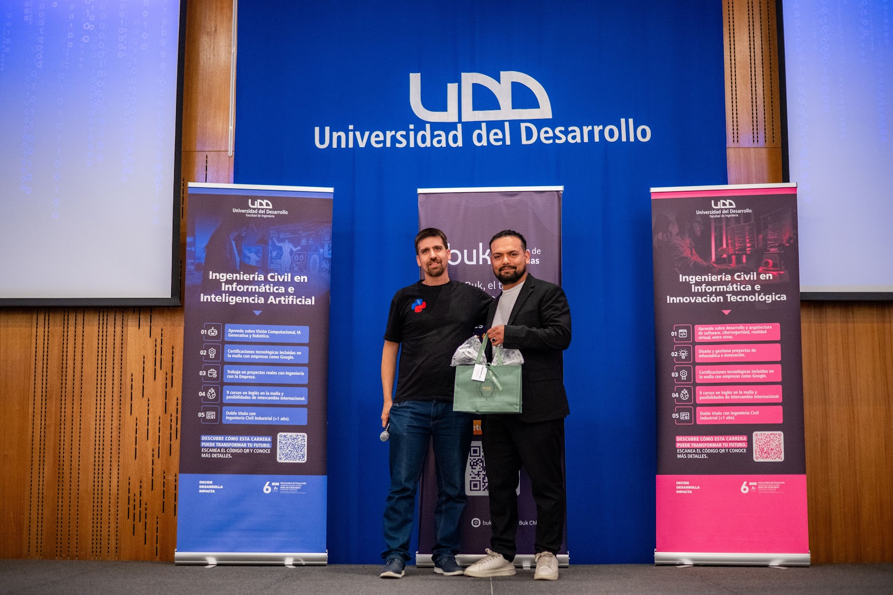 Muestra 4 de Conferencia IADevs 2025 Santiago