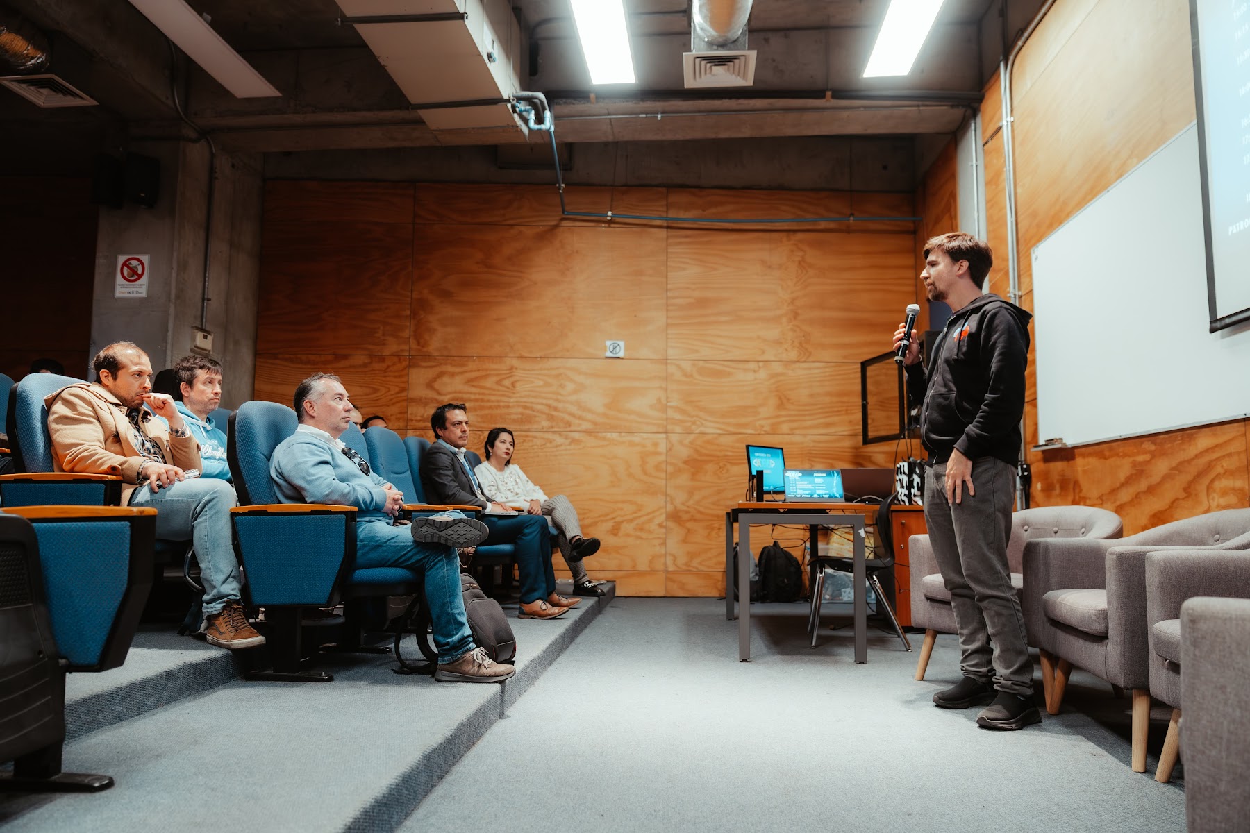 Foto 8 de Conferencia IADevs 2025 Valparaíso