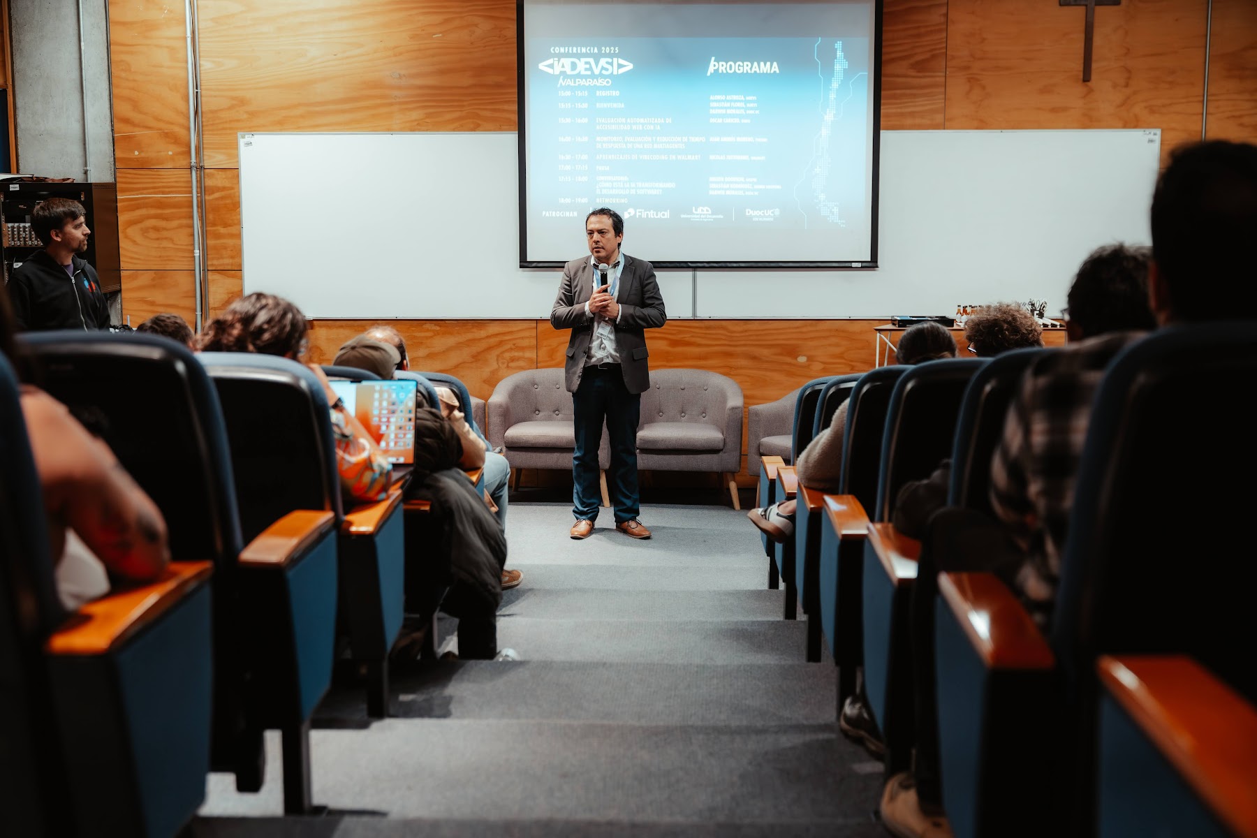 Muestra 3 de Conferencia IADevs 2025 Valparaíso