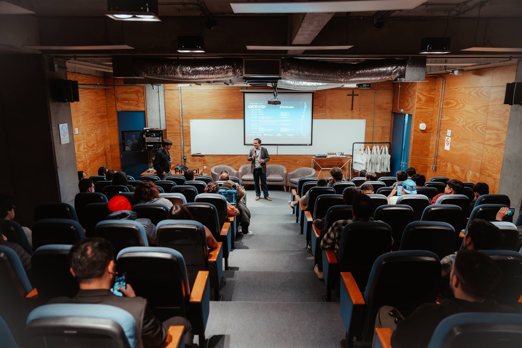 Foto 13 de Conferencia IADevs 2025 Valparaíso