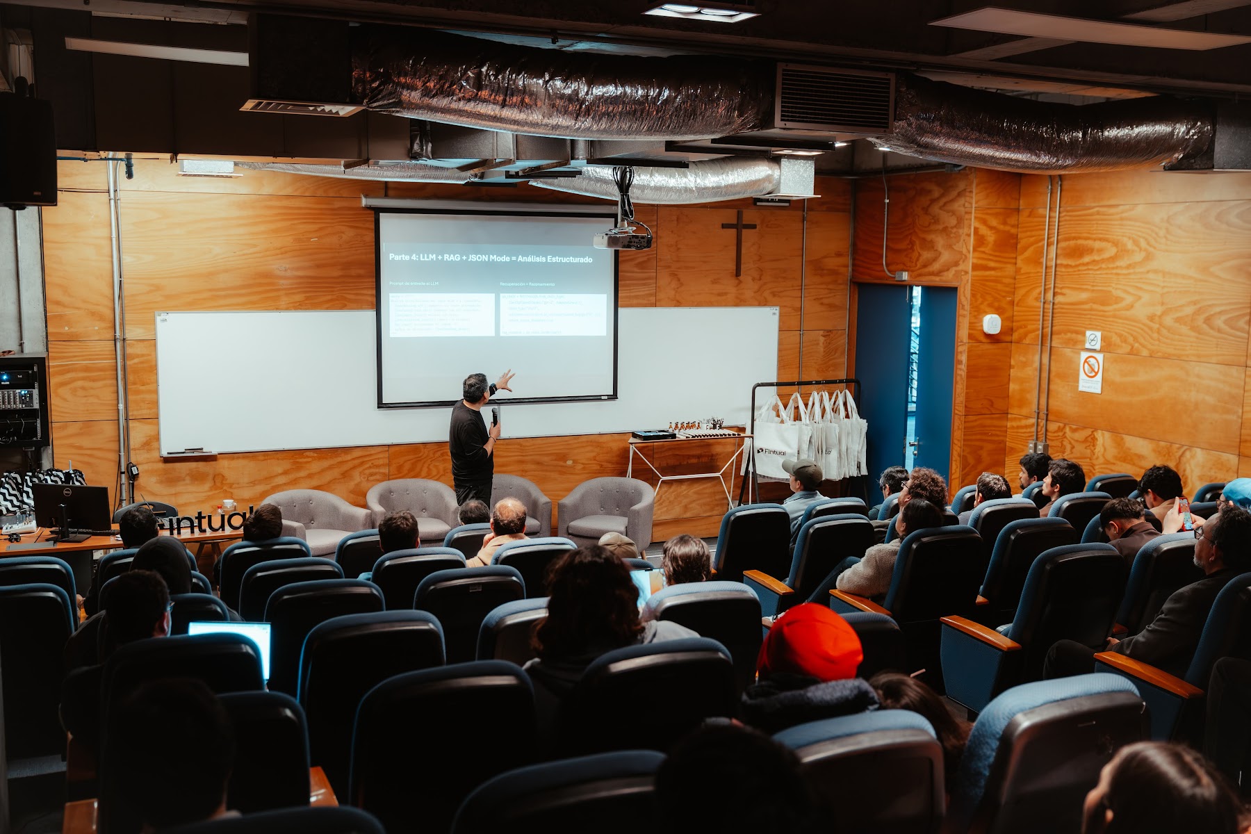 Foto 19 de Conferencia IADevs 2025 Valparaíso