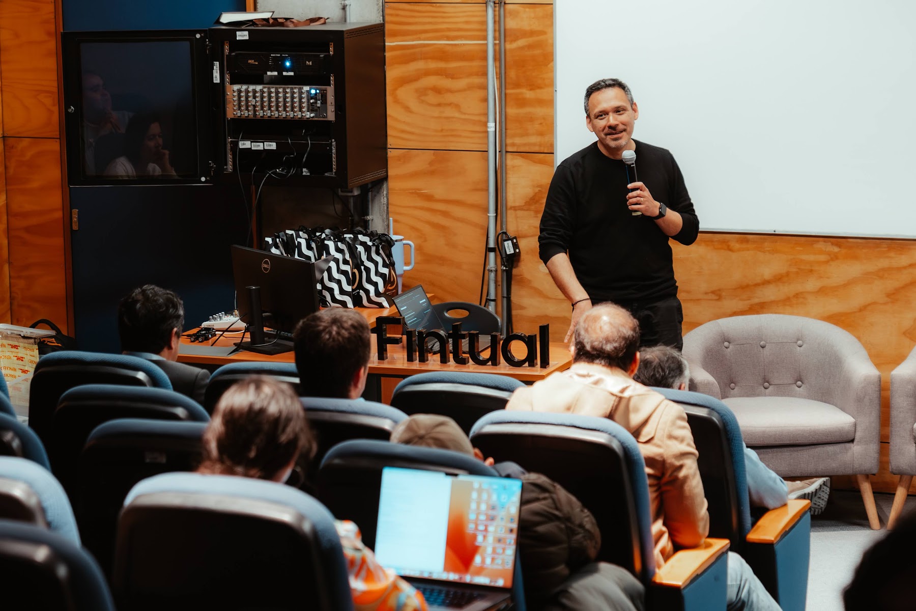 Foto 25 de Conferencia IADevs 2025 Valparaíso