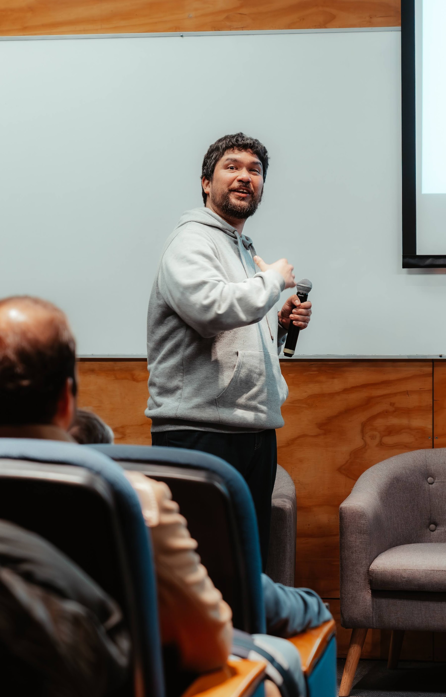 Muestra 4 de Conferencia IADevs 2025 Valparaíso