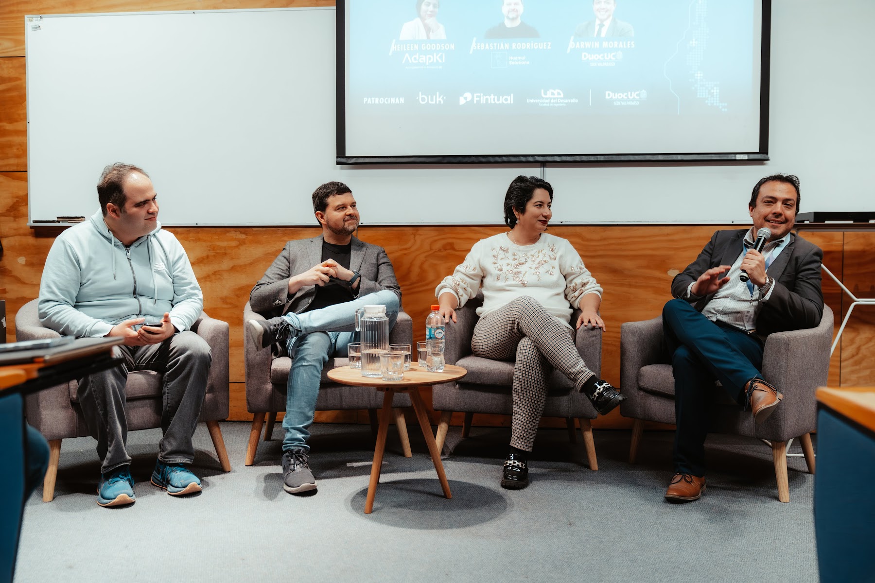 Muestra 1 de Conferencia IADevs 2025 Valparaíso